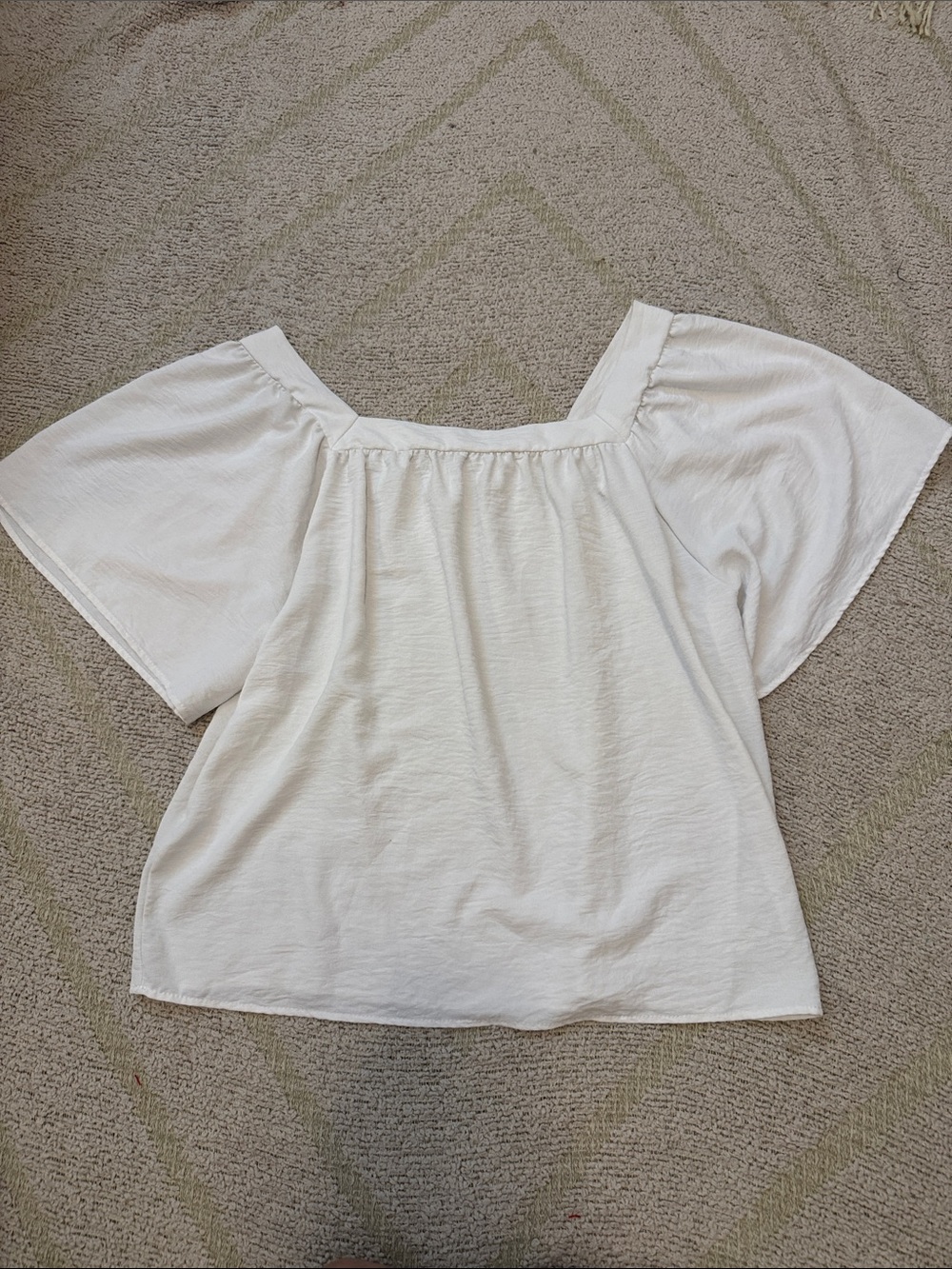 Pixi + Ivy White Flutter Sleeve Blouse Size Large